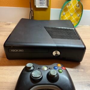 Xbox 360 SLIM – 4Go – Avec Câbles - avec cables et manette -
