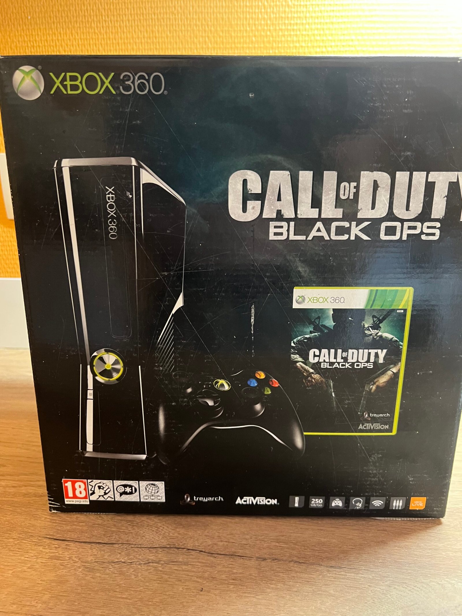 Xbox 360 Slim en boite – 4Go – Avec Câbles - avec cables et manette -