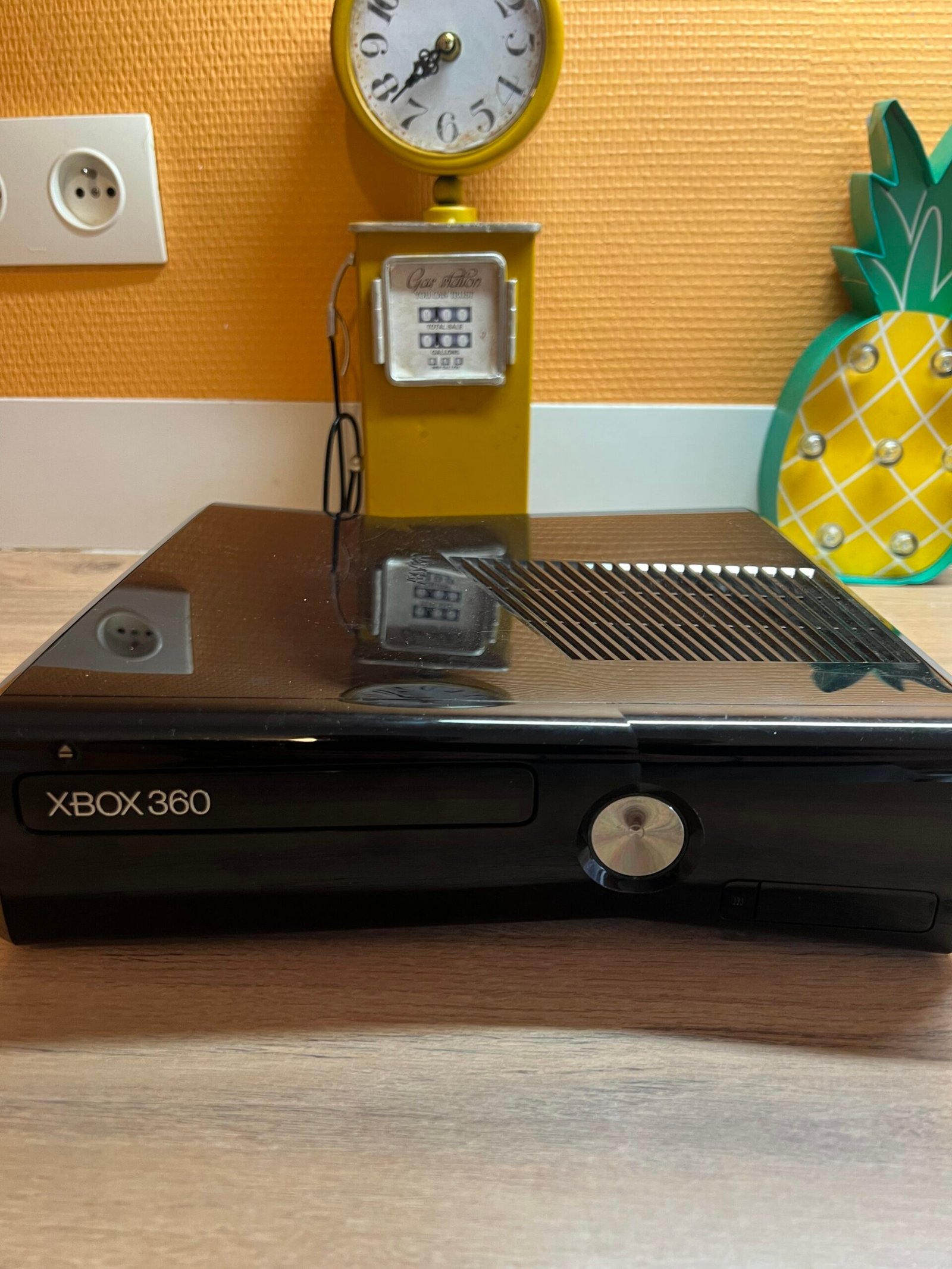 Xbox 360 Slim en boite – 4Go – Avec Câbles - avec cables et manette - – Image 5