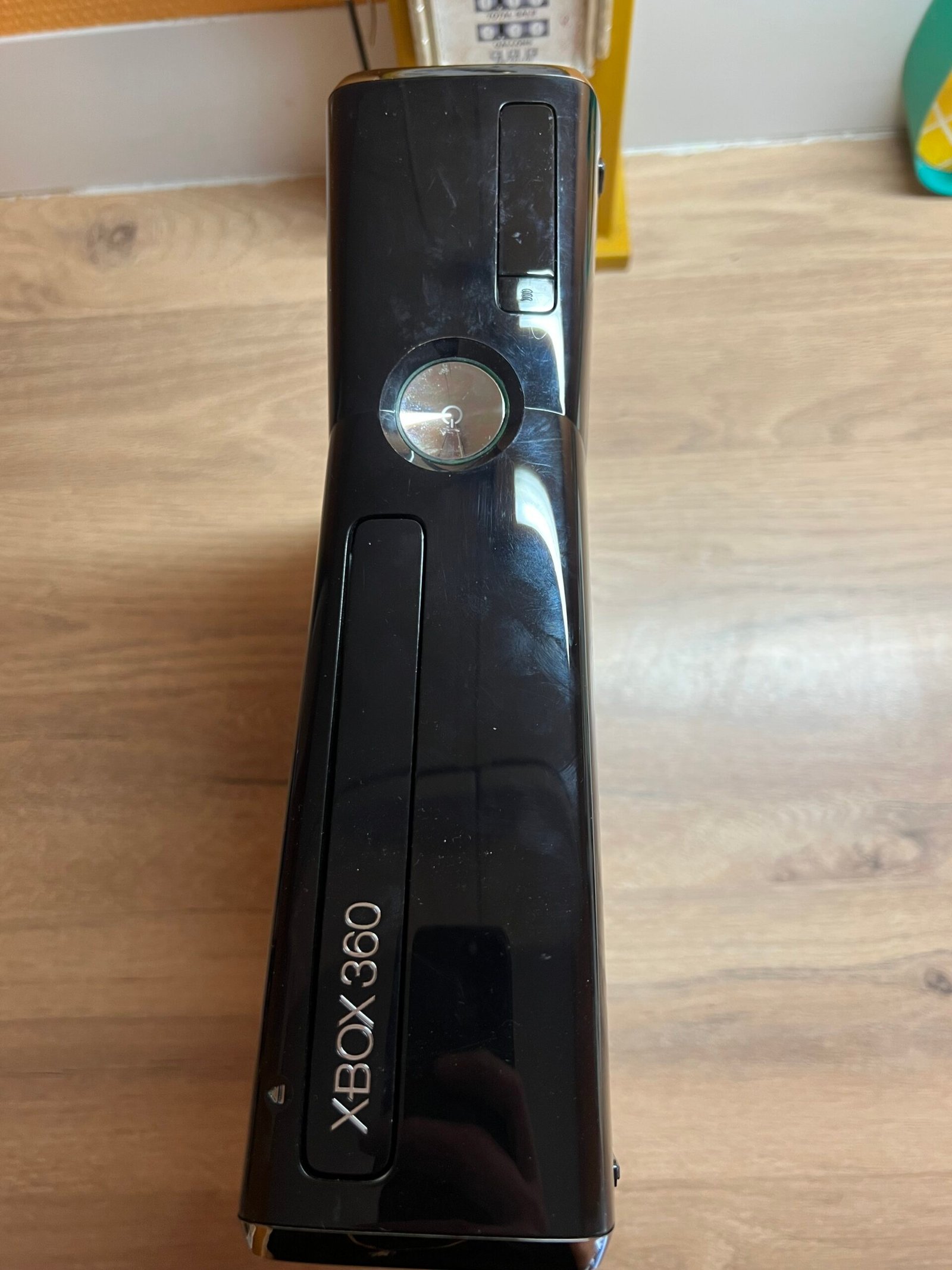 Xbox 360 Slim en boite – 4Go – Avec Câbles - avec cables et manette - – Image 6