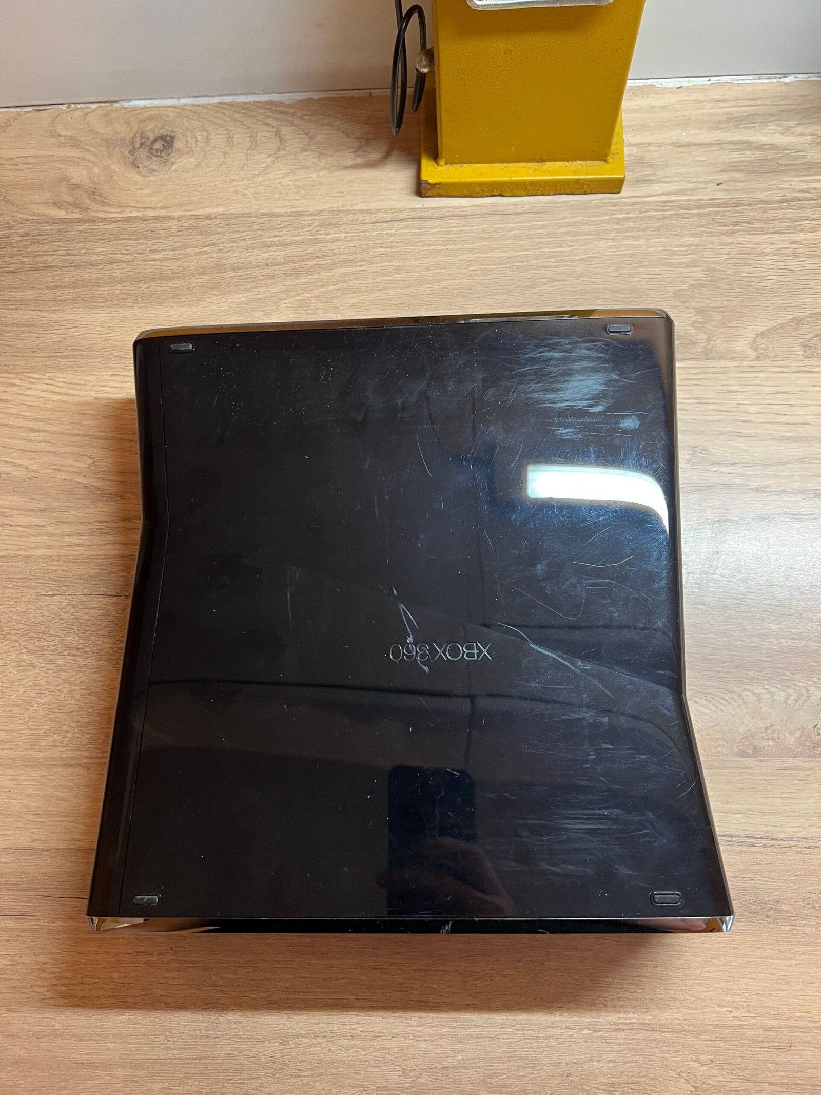 Xbox 360 Slim en boite – 4Go – Avec Câbles - avec cables et manette - – Image 7