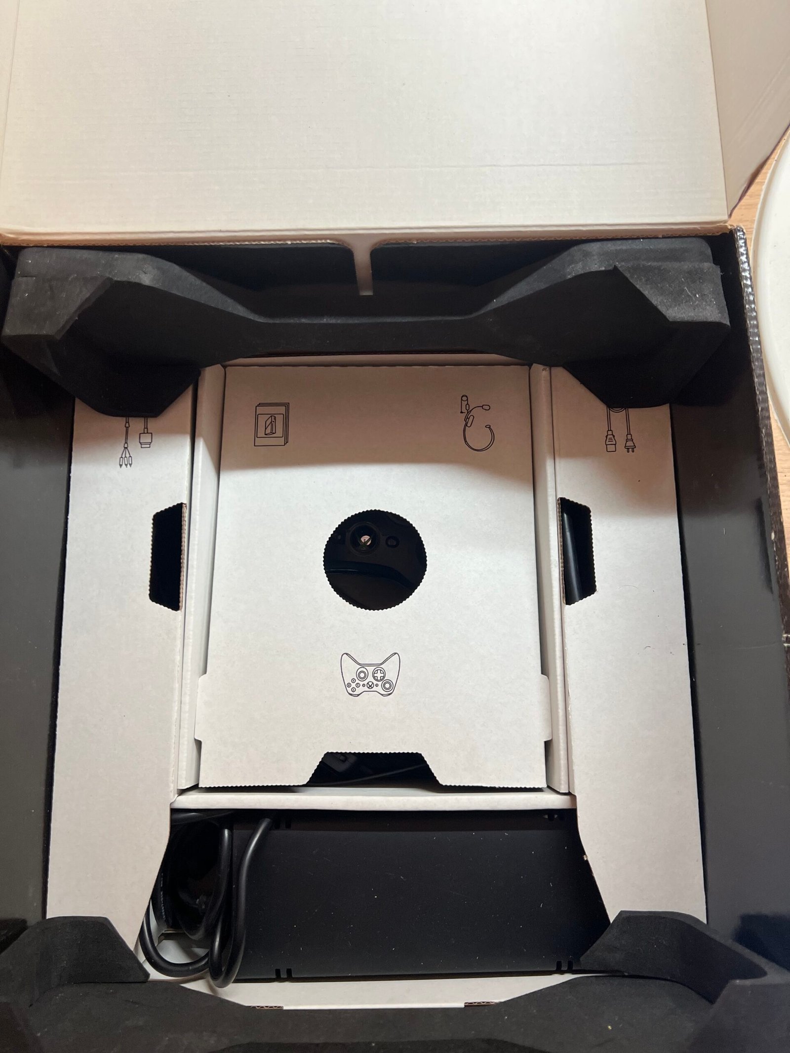 Xbox 360 Slim en boite – 4Go – Avec Câbles - avec cables et manette - – Image 9