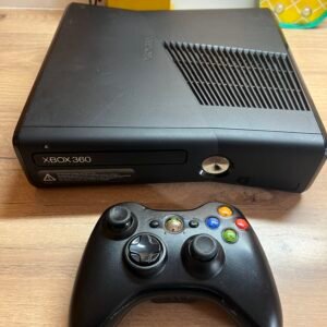 Xbox 360 SLIM – 4Go – Avec Câbles - avec cables et manette -