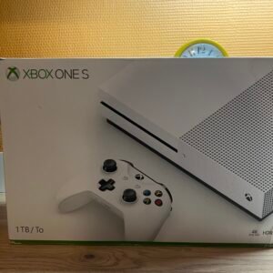 Microsoft Xbox One S 1 To - Bon état - avec cables - manette -