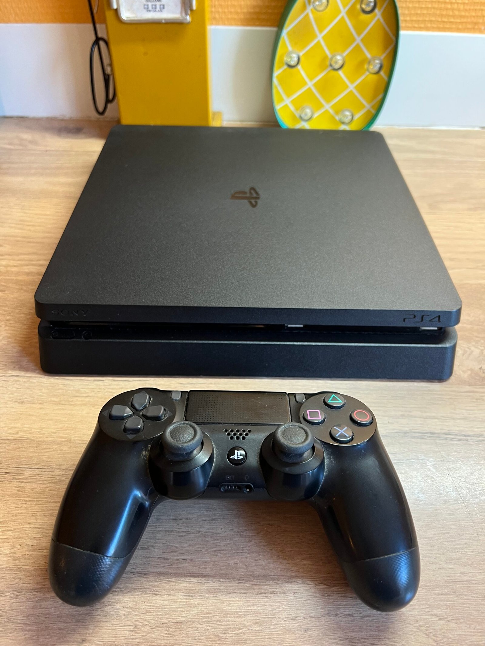 PlayStation 4 Slim 1To Console en boite - bon état - complet - – Image 4