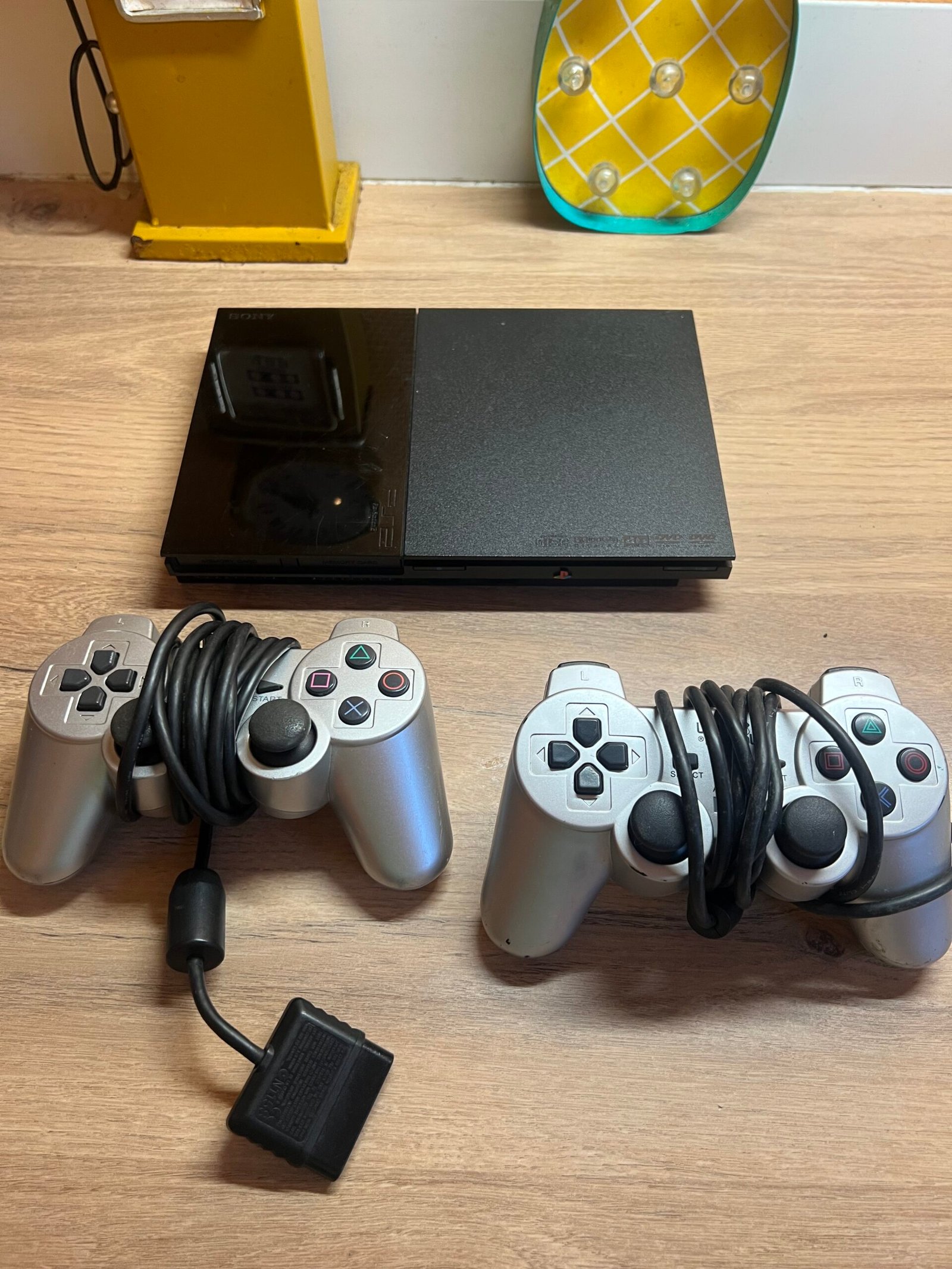 PS2 slim - avec cables et manettes - bon état - pal