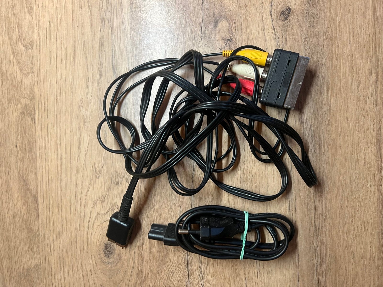 PS2 slim - avec cables et manettes - bon état - pal – Image 8